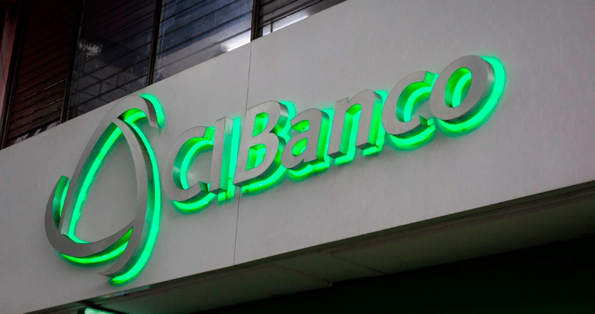 Visa frena operaciones internacionales con plásticos de firma bancaria acusada en EU