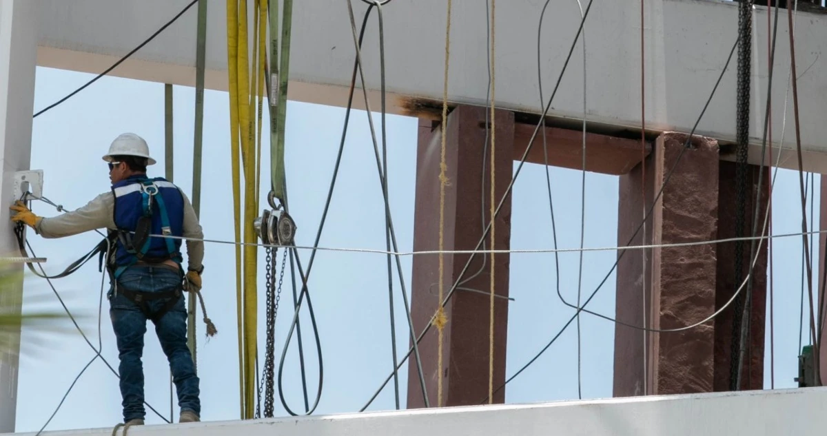 La actividad económica habría caído 0.3% anual durante mayo de 2025, estima el Inegi