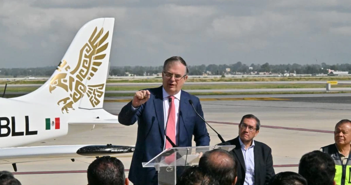 ¡México al cielo! Ebrard presenta el Halcón II, primer avión hecho 100% en el país