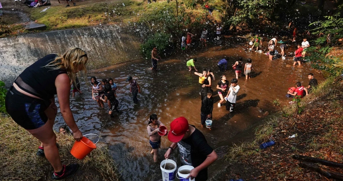 Semana Santa 2025: ¿Qué sanciones aplican por desperdiciar agua en Sábado de Gloria?