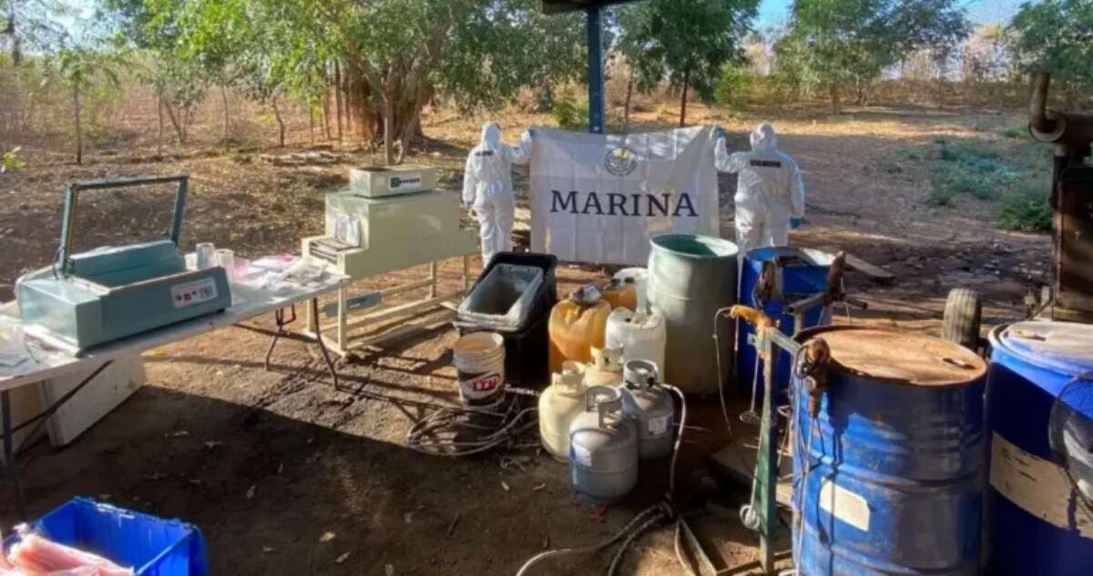 La Semar destruye laboratorio clandestino para la producción de drogas en Sinaloa