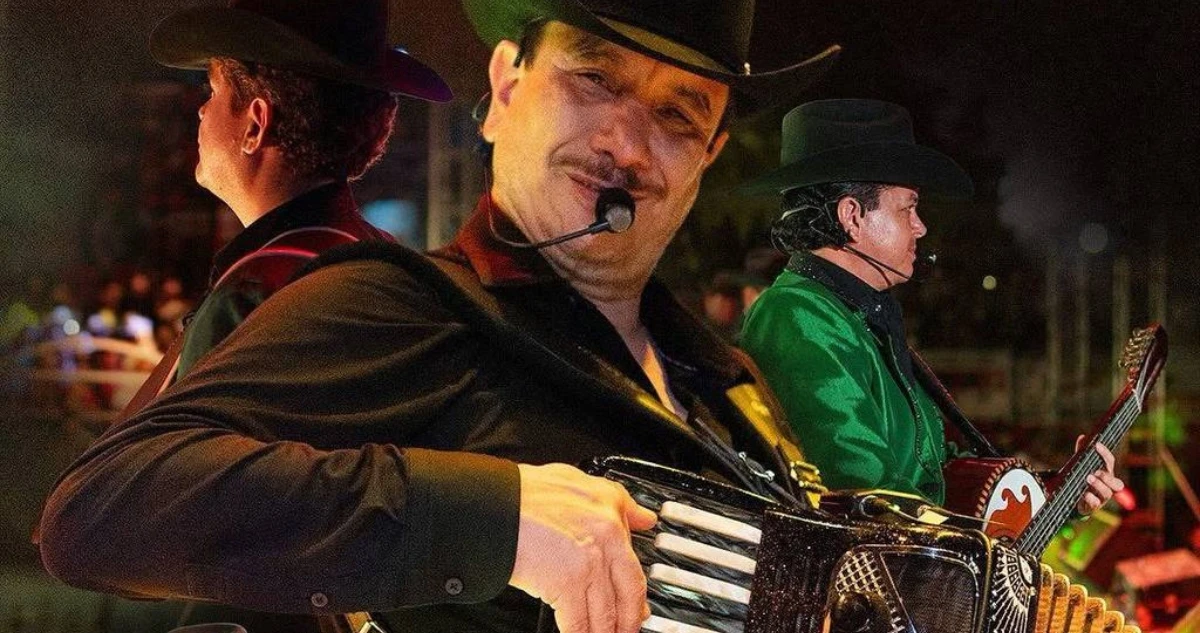 Los Alegres del Barranco desafían prohibición con corrido a 