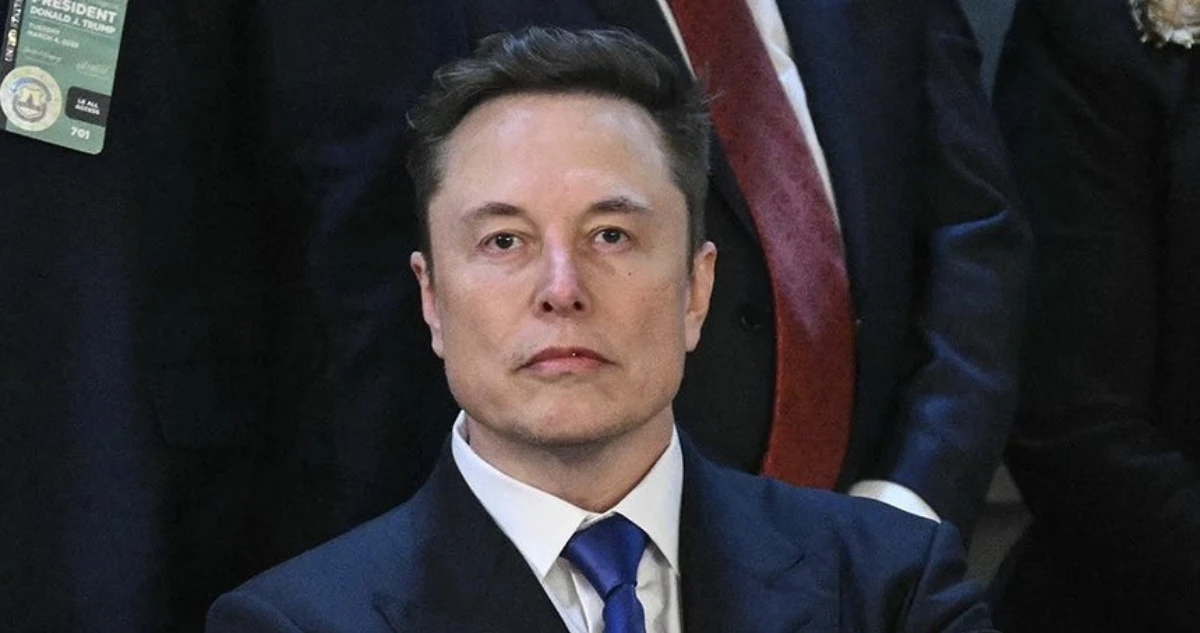 La compañía de Musk vuelve a caer: pierde 16% en ingresos y entrega 13.5% menos autos