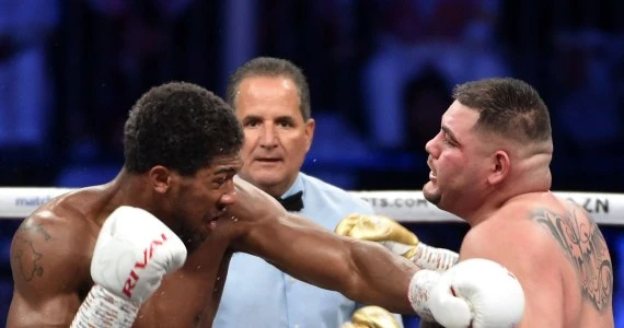 Eddie Hearn: Jeśli Fury zawalczy z Wilderem, nie będziemy na niego czekać