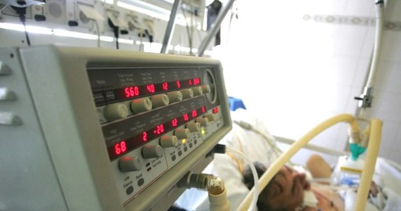 Eskalacja pandemii. Ile osób w szpitalach, ile pod respiratorami?