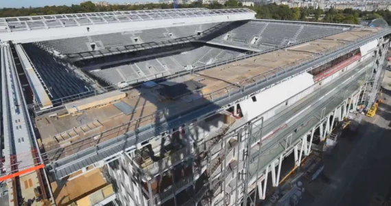 Roland Garros. Deszcz na zadaszonym korcie centralnym