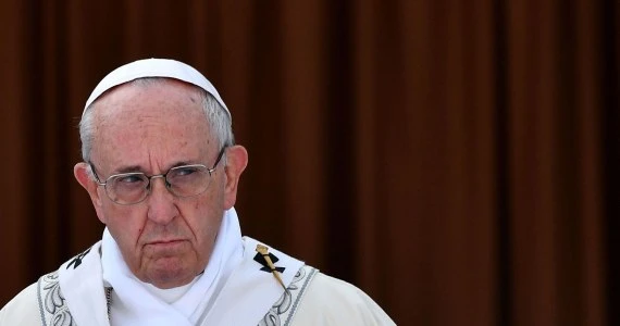 Watykan: Zdjęcie modelki na Instagramie polubione z profilu papieża Franciszka