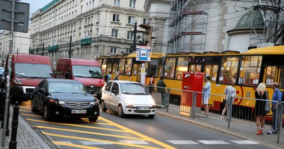 Warszawa jak Kraków. Byle utrudnić jazdę kierowcom!