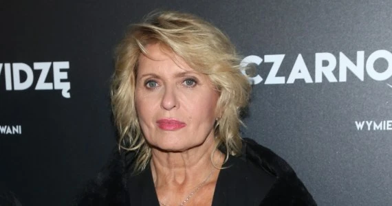 Ewa Kasprzyk w stylizacji, która odmłodziła ją o dwadzieścia lat