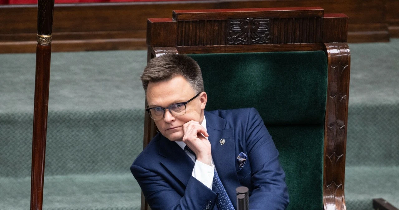 Nowy sondaż ciosem w Hołownię. Wyborcy PiS i PO mają to samo zdanie