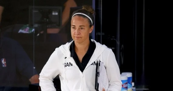 Liga NBA. Mural słynnej koszykarki i trenerki Becky Hammon w San Antonio
