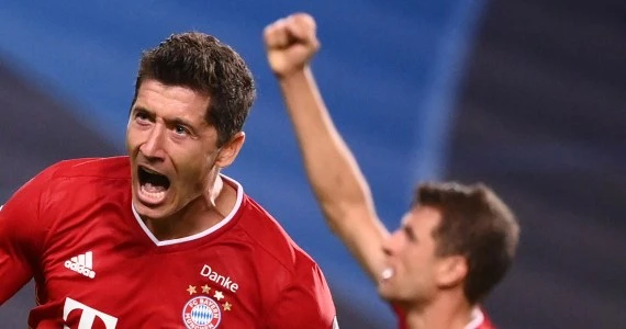 Piłka nożna. Robert Lewandowski i Cristiano Ronaldo walczą o tytuł króla strzelcu roku kalendarzowego