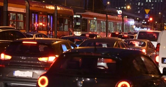 Jesteś kierowcą. Wiesz, że w twoim mieście planowana jest wielka, uliczna demonstracja. Co robisz?