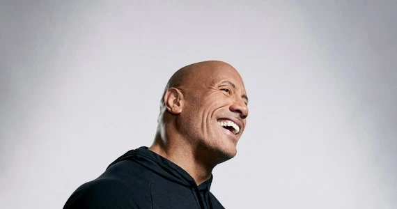 Dwayne Johnson wyrwał gołymi rękami bramę