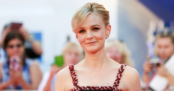 Carey Mulligan i Bradley Cooper w filmie 