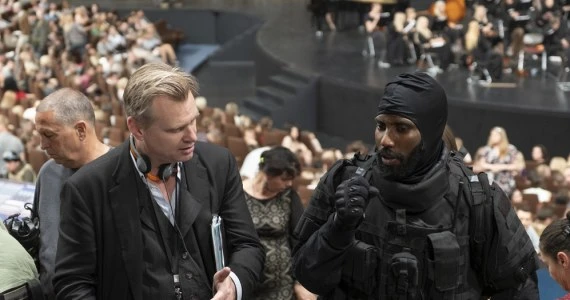 Christopher Nolan jest zdziwiony tym, że widzowie chcieliby słyszeć filmowe dialogi
