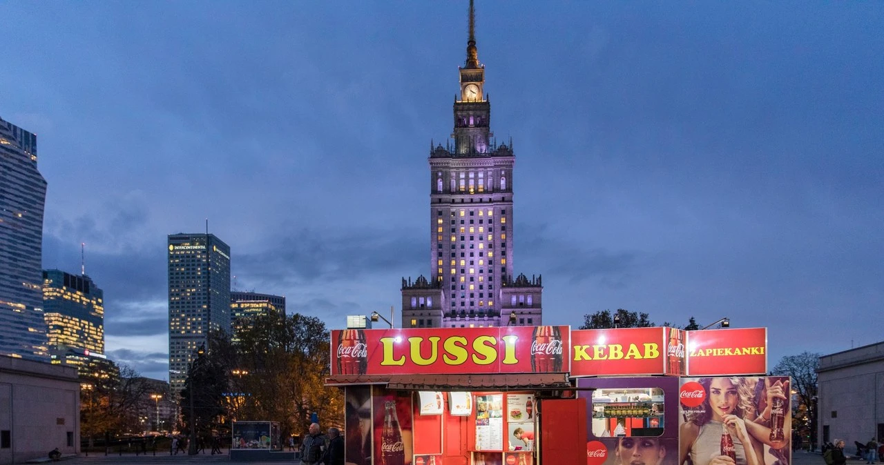 Kultowy Bar Lussi musi się przenieść. Zniknie sprzed Pałacu Kultury, urzędnicy byli nieugięci