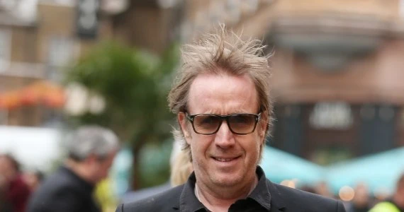 Rhys Ifans zagra Jimmy'ego Savile'a?