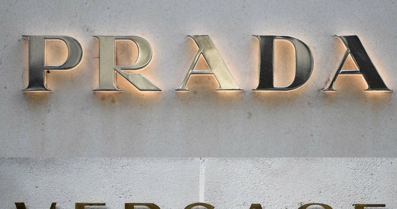 Versace kupione przez Pradę. Transakcja warta jest miliardy dolarów
