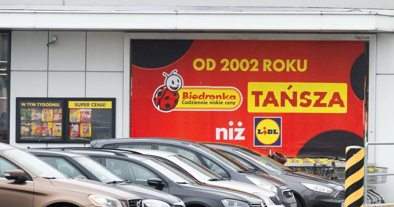 Wojna dyskontów ponownie w sądzie. Komornik wszedł do Biedronki