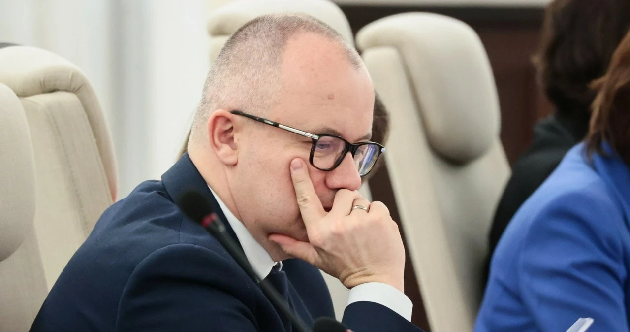 Minister szuka prawnika. Ma odpowiadać na pytania posłów. Płaci 30 tys. zł
