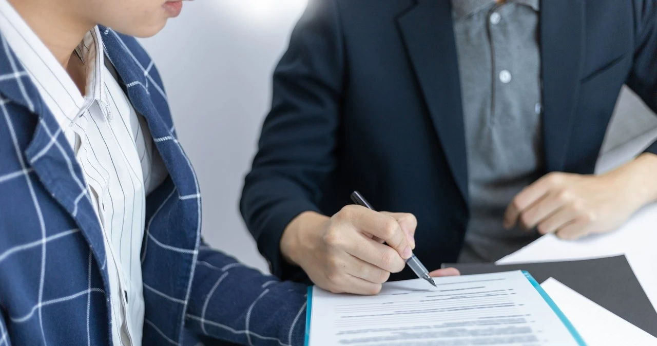 10 firm zwolniło blisko 2 tysiące osób tylko w jednym regionie. Fala redukcji etatów dotyka Polskę