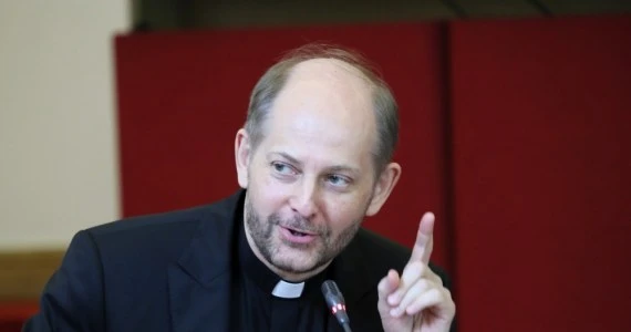 Cmentarze zamknięte. Rzecznik KEP: Módlmy się za naszych bliskich zmarłych w domach