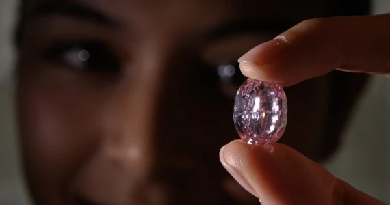 ​Szwajcaria: Diament sprzedany za 24,4 mln franków szwajcarskich