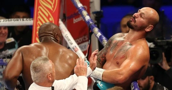 Boks. Chisora mobilizuje sparingpartnerów: 1000 funtów za nokdaun