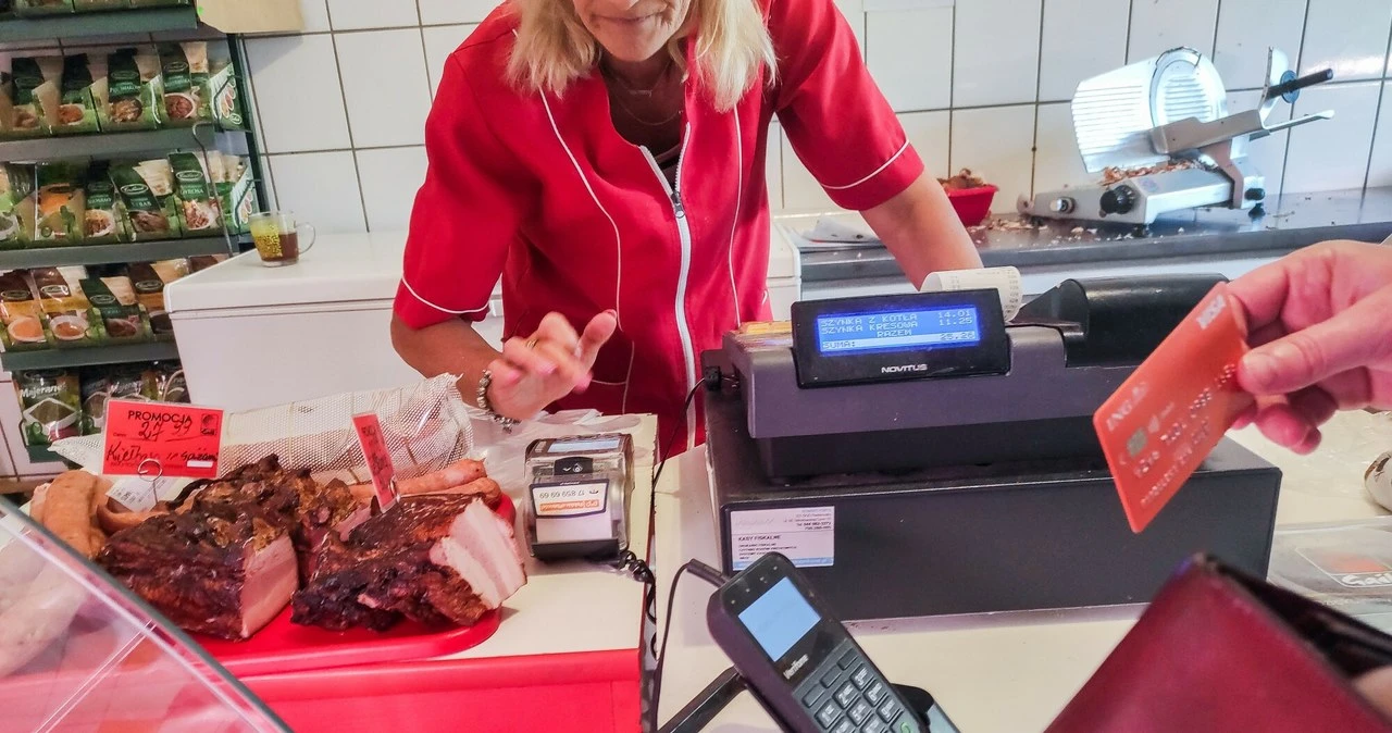 Gotówka za zakupy? Kasjer zada pytanie i jeśli odmówisz, anuluje sprzedaż