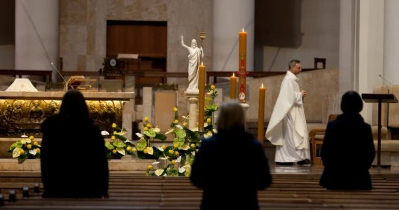 Abp Budzik udzielił dyspensy od obowiązku uczestnictwa we mszy świętej