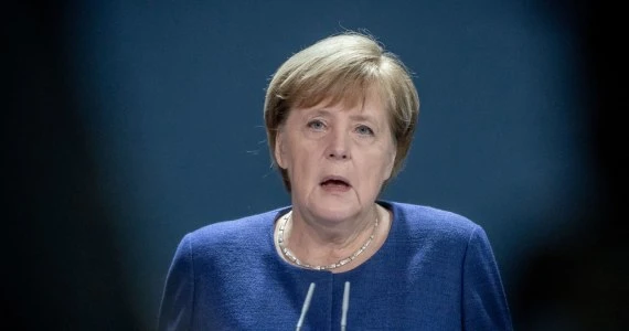 Angela Merkel po szczycie UE: Będziemy rozmawiać z Węgrami i Polską