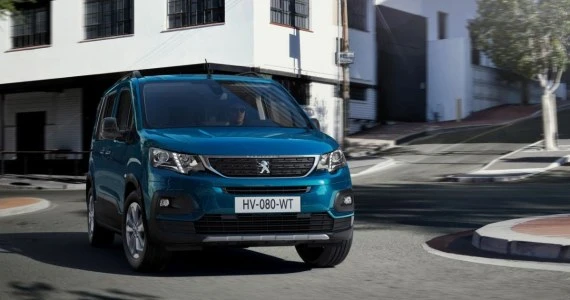 Peugeot e-RIFTER w Polskich salonach. Znamy ceny i zasięg