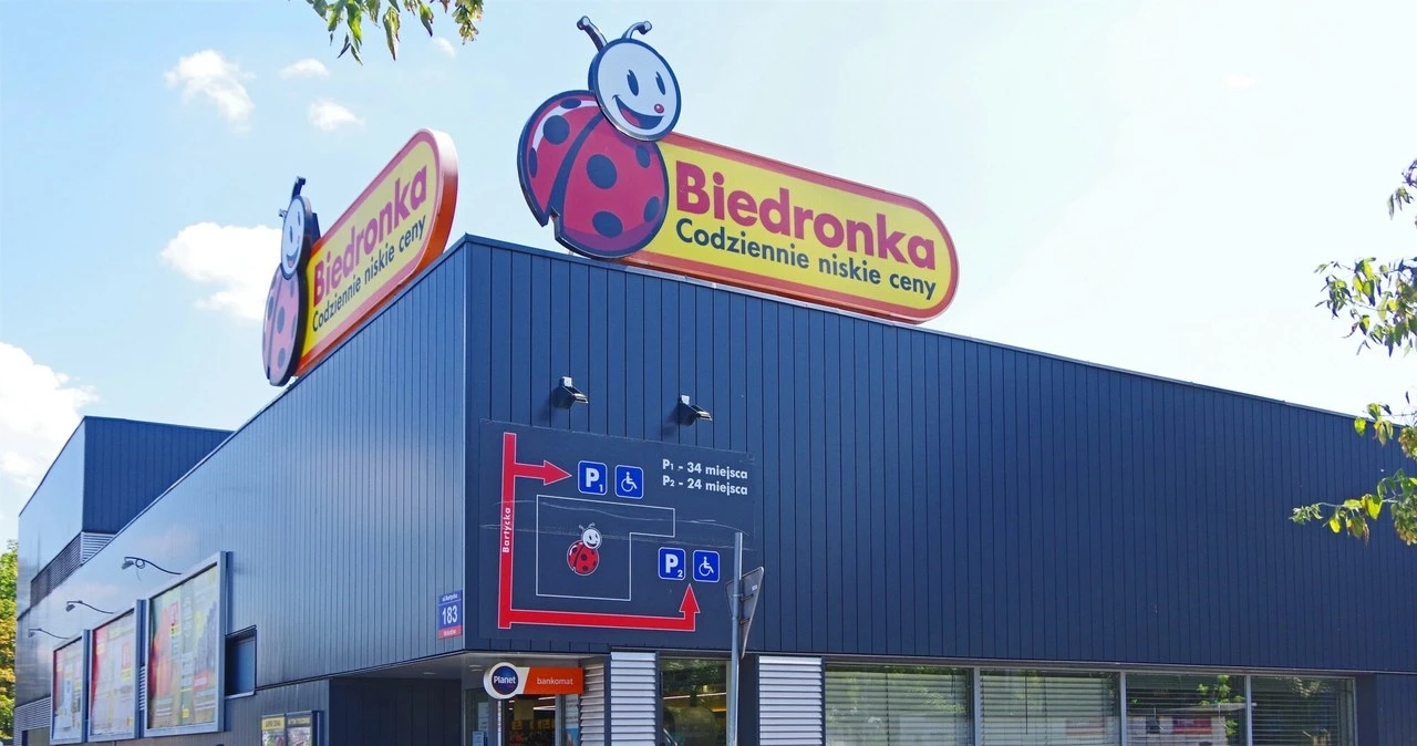 Biedronka przejmie sklepy dużej sieci? Na drodze spora przeszkoda