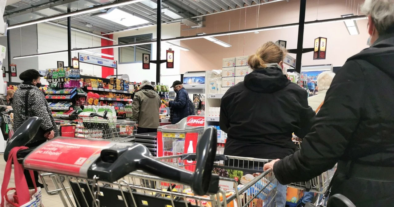 Praca w Wielką Sobotę pod lupą. Za złamanie zakazu nawet 100 tys. zł kary