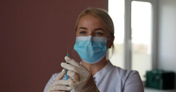 Szczepionka na koronawirusa. Brakuje odpowiedzi na kluczowe pytanie