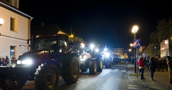 Nowy Dwór Gdański: Rolnicy na traktorach wsparli protest kobiet
