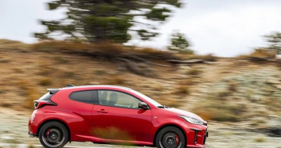 Toyota GR Yaris wchodzi do gry. Dosłownie!