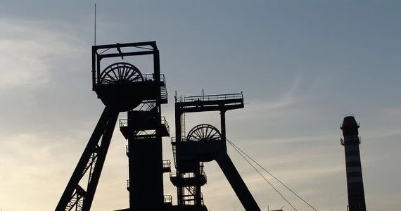 Śląskie: Ciało górnika leżało całą noc przed kopalnią. Lekarz nie przyjechał z powodu pomyłki w karcie