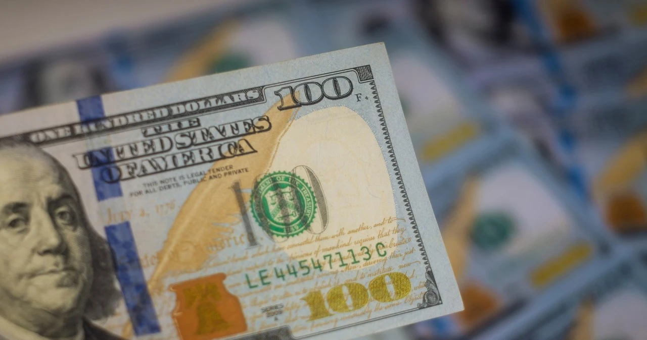 Złoty już nie taki mocny. Dolar odzyskuje stracone pozycje