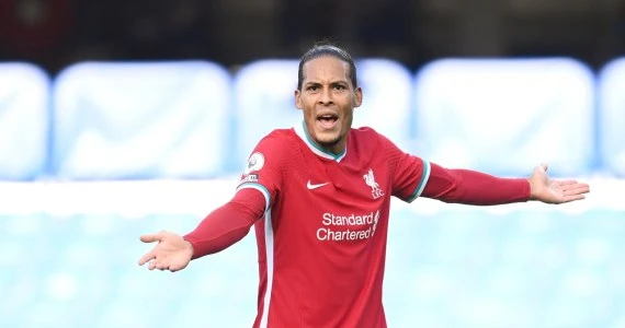 Liverpool. Virgil van Dijk ostro skrytykowany