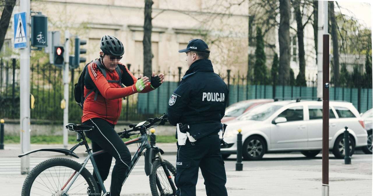 Przewrócił się na nierównej ścieżce rowerowej. Z odszkodowania nici, dostał mandat