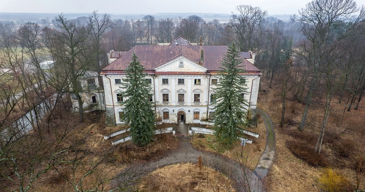 Pałac w Koniecpolu znowu na sprzedaż. Zapowiedziano licytację, chcą 2,86 mln zł