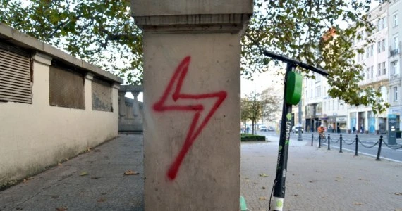 Prokuratura prowadzi śledztwo w sprawie błyskawic na elewacji kościoła