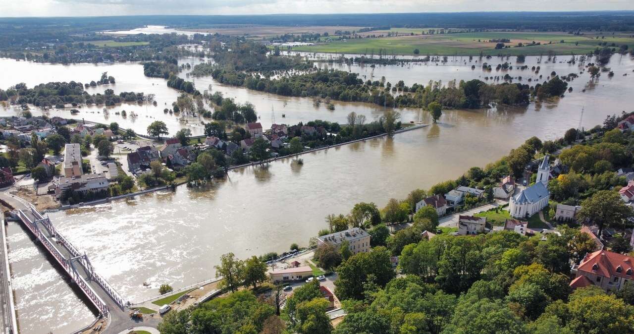 Dla rolników powódź się nie skończyła. Usuwają szkody, liczą straty