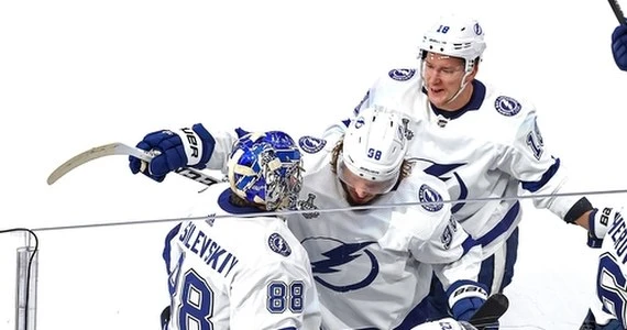 NHL. Dallas Stars - Tampa Bay Lightning 4-5 po dogrywce. Tampa blisko Pucharu Stanleya
