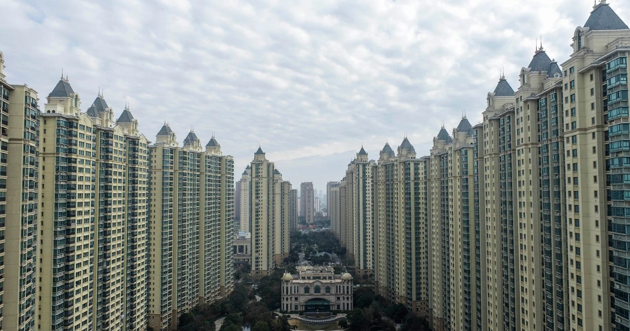 Akcje Evergrande wycofane z giełdy. Gigant nieruchomości był na niej 15 lat