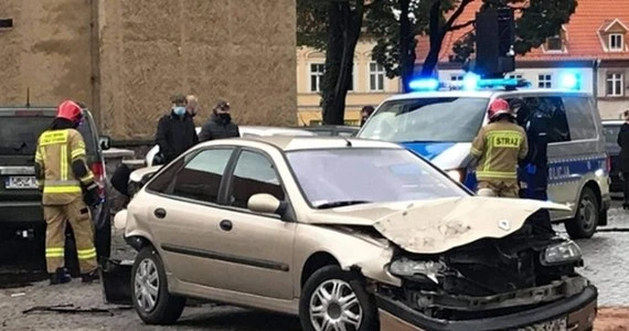 Przez zmęczenie rozbił... sześć samochodów!