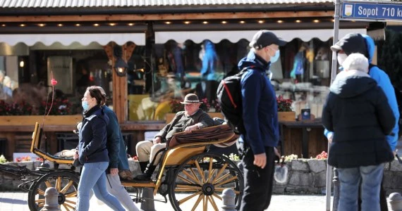 Zakopane w czerwonej strefie: Mandaty za brak maseczek