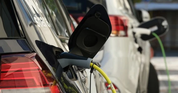 Niemcy przeznaczą miliardy euro na rozwój aut na prąd